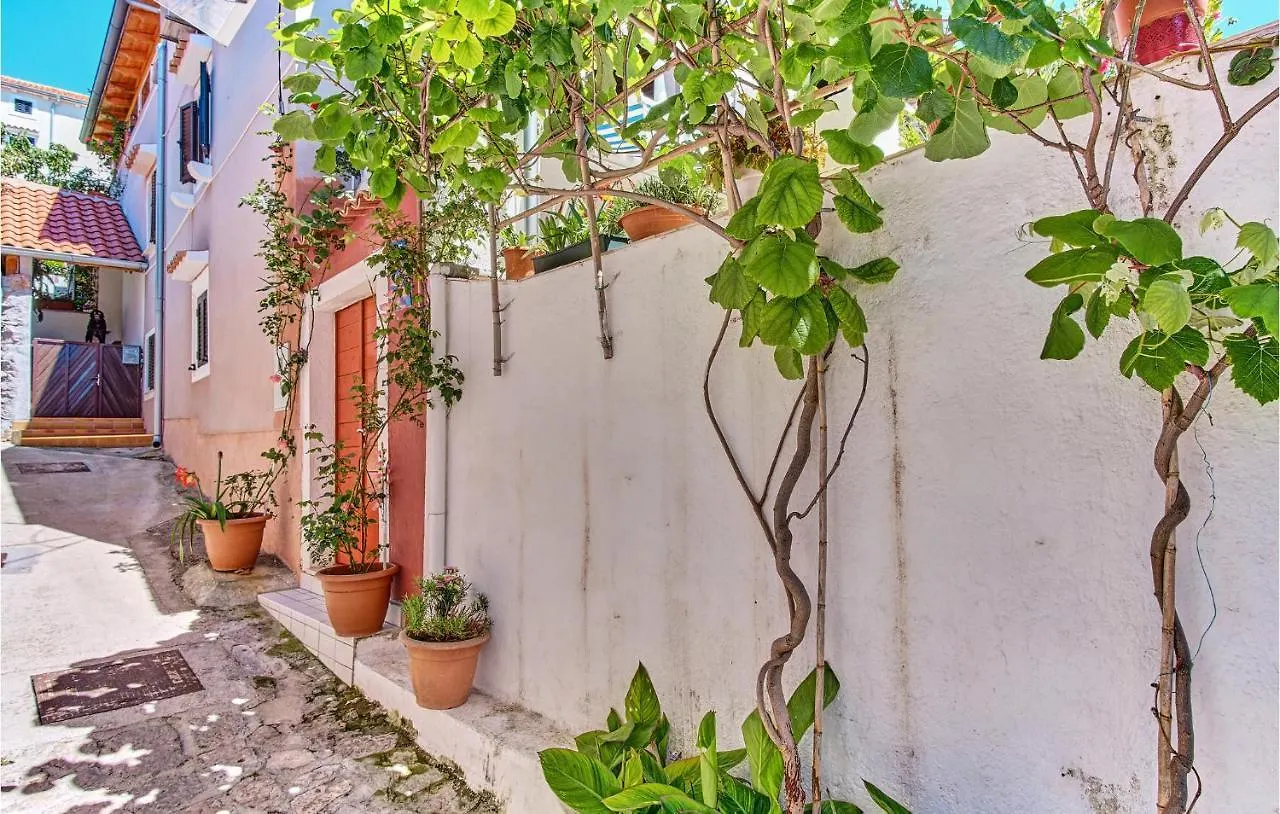 Gorgeous Home In Mali Losinj With Wifi Дом отдыха
